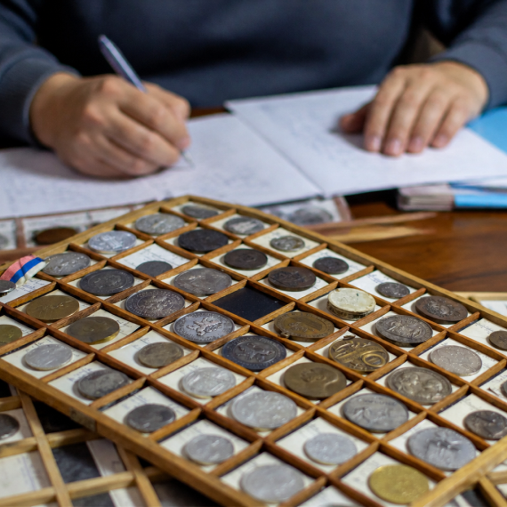 Settlement of sold numismatic material