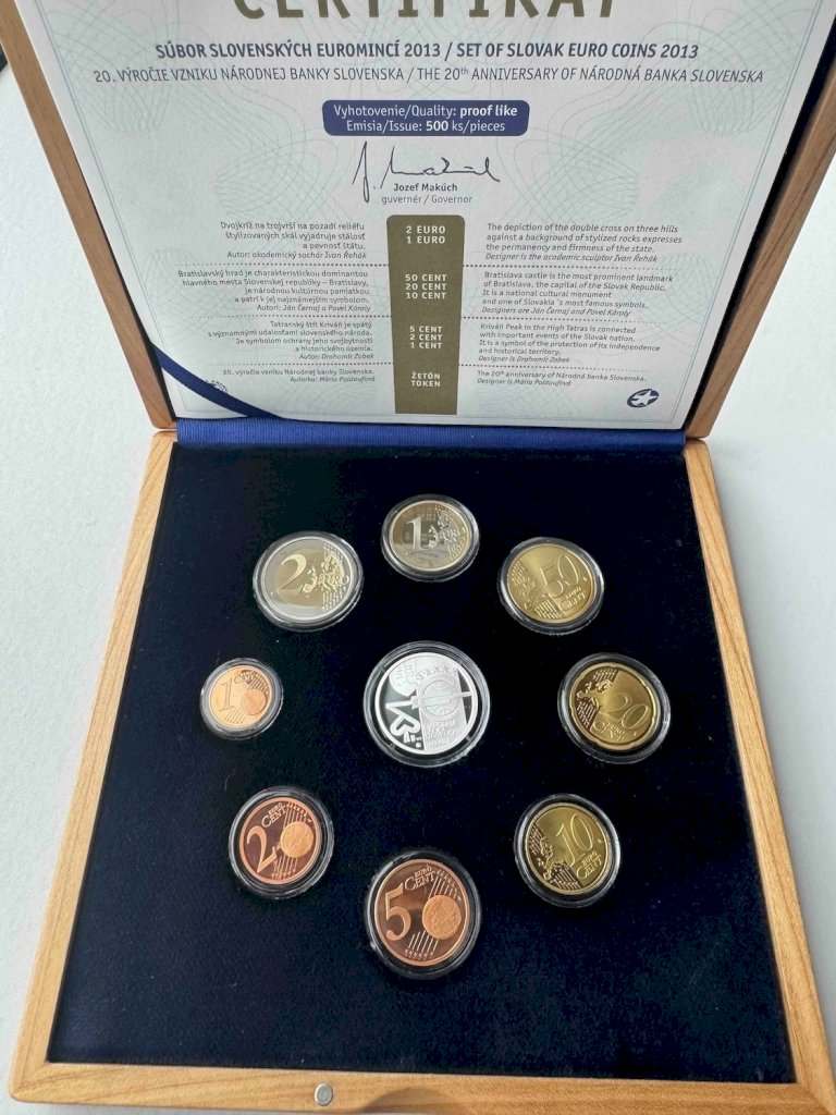NBS sada € mincí v reprezentatívnej drevenej kazete proof! - avers